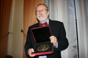 Nušlova cena České astronomické společnosti v roce 2014 pro Petra Heinzela Autor: archiv Petra Heinzela