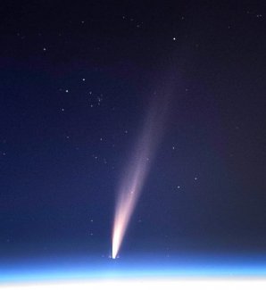 Kometa C/2024 G3 (ATLAS) 11. 1. 2025 na snímku z Mezinárodní vesmírné stanice. Autor snímku Don Pettit, zpracování Yuri Beletsky
