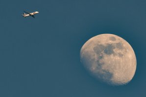 Měsíc Autor: Radek Kroupa Měsíc Autor: Radek Kroupa