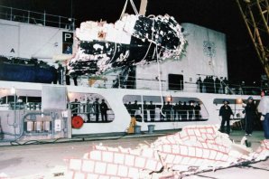 Trosky raketoplánu Challenger vylovené z Atlantiku. Autor: astronautrheaseddon