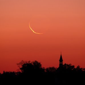 Měsíc den a půl před novem