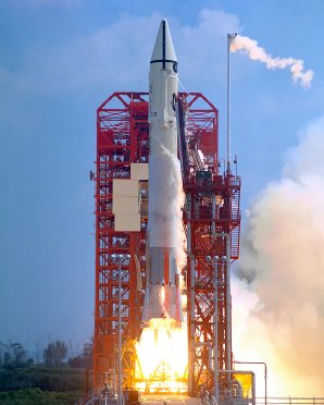 Start sondy Surveyor 1 proběhl pomocí nosné rakety Atlas-Centaur 10. Autor: NASA