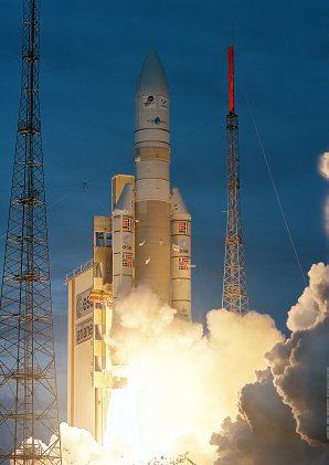 Start Ariane 5. Autor: https://www.esa.int/ESA_Multimedia/Images/2006/05/Ariane_5_V171