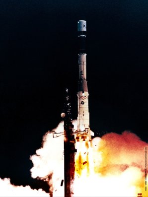 Start rakety Ariane 2 V18. Autor: https://www.esa.int/ESA_Multimedia/Images/2021/11/Ariane_2_V18