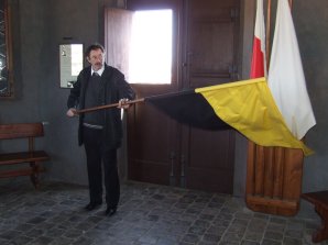 Martin Šolc ukazuje ve věži Klementina, jak se dávalo polední znamení Autor: Ota Kéhar
