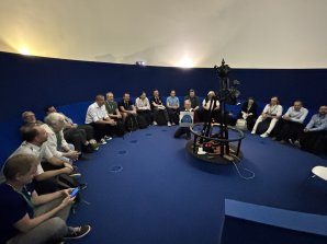 Zasedání Českého národního komitétu astronomického během IAUS 405 s krátkou gratulací Pavlovi Suchanovi k jeho životnímu jubileu. Autor: Vladimír Karas