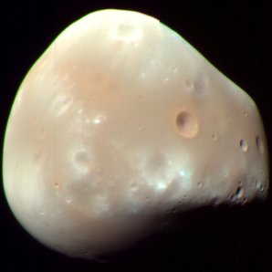 Měsíc Deimos. Autor: NASA/JPL-caltech/University of Arizona