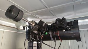 ROST – vzdáleně ovládaný sekční dalekohled o průměru 30 cm s kamerou Moravské Přístroje G4-16000 Autor: Zbyněk Henzl ROST – vzdáleně ovládaný sekční dalekohled o průměru 30 cm s kamerou Moravské Přístroje G4-16000 Autor: Zbyněk Henzl