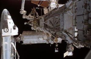 Připojení raketoplánu Atlantis k ISS. Autor: STS-115 Atlantis docked - STS-115 - Wikipedia Připojení raketoplánu Atlantis k ISS. Autor: STS-115 Atlantis docked - STS-115 - Wikipedia