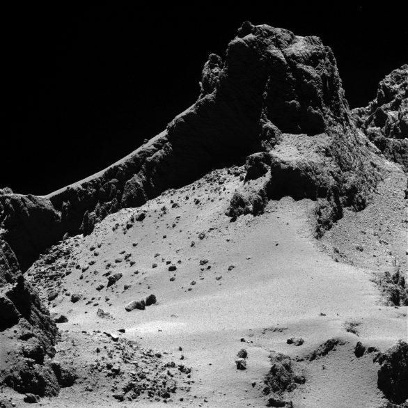 Útes na povrchu komety 67P Churyumov-Gerasimenko Autor: ESA