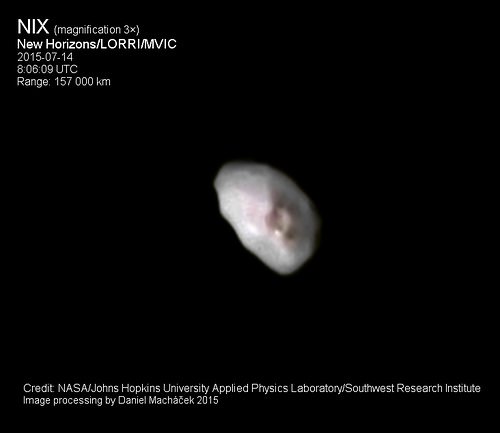 Měsíc Pluta Nix pohledem kamery LORRI. Data obarvena z kamery MVIC Autor: NASA/JHUAPL/SWRI/Daniel Macháček