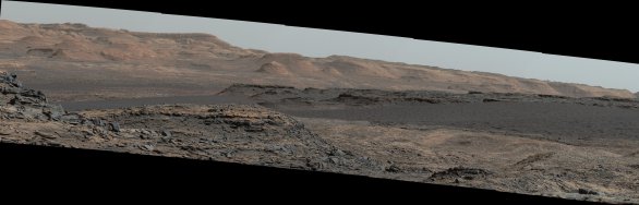 Sol 1115, 25. 9. 2015, tmavé dunové pole a svyhy Aeolis Mons Autor: NASA/JPL-Caltech/MSSS