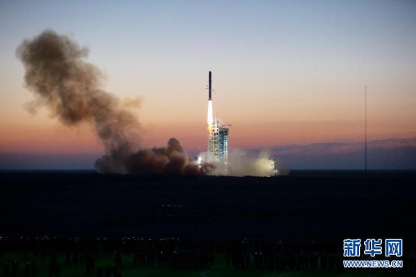 Start rakety CZ-2D s družicí DAMPE 17. prosince 2015 nad ránem čínského času Autor: Xinhua