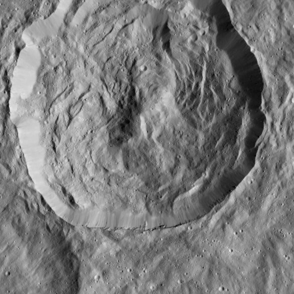 Kráter o průměru 32 km na povrchu Ceres Autor: NASA/JPL-Caltech/UCLA/MPS/DLR/IDA