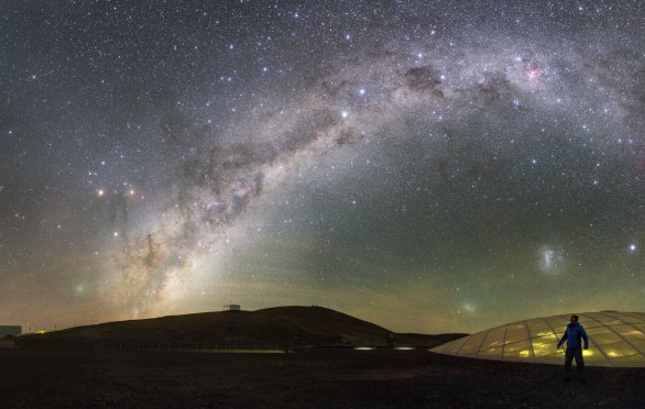 Mléčná dráha a kometa nad Paranalem. Autor: Petr Horálek/ESO.