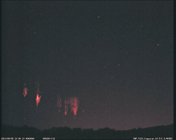 Taneční skupina Red sprites v 23:06UTC. Autor: Martin Popek