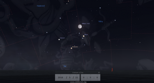 Mars v opozici v seskupení se Saturnem, Antaresem a Měsícem v neděli 22. května 2016. Autor: Jan Veselý, Stellarium.