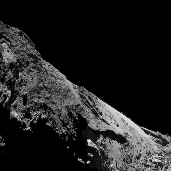 Detail komety 67P ze sondy Rosetta 17. 5. 2016 z 9,4 km Autor: ESA/Rosetta/MPS for OSIRIS Team MPS/UPD/LAM/IAA/SSO/INTA/UPM/DASP/IDA