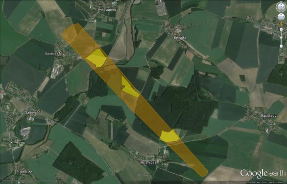 Nejpravděpodobnější pádová oblast s vyznačenými oblastmi, které byly již prohledané pracovníky ASÚ AV ČR (stav k 27. 5. 2016).  Zkuste se, prosím, zaměřit na ještě neprobádaná místa ve vyznačené zoně. Autor: Google/Pavel Spurný.