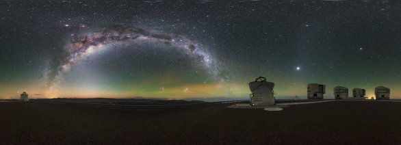 Noční obloha na observatoři Paranal. Autor: Petr Horálek/ESO.