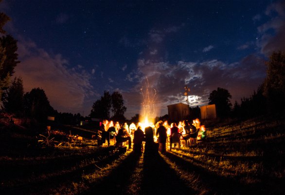 Závěrečný táborák na Astronomické expedici Autor: Michal Kroužel