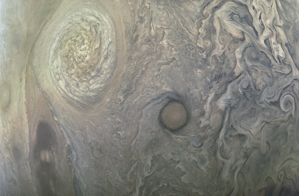 Jiná oblast na Jupiteru z posledního průletu 10. července 2017 Autor: NASA/SwRI/MSSS/Kevin M. Gill