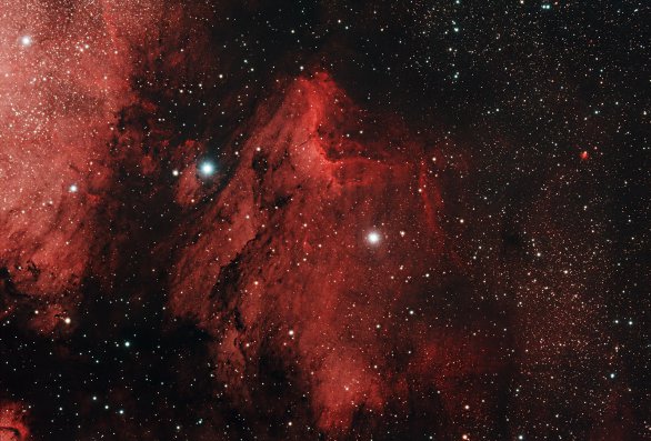 Mlhovina IC 5070 - Pelikán, vyfocená v průběhu Astronomické expedice 2017. Expozice: 79×2min, Canon EOS 60D mod., dalekohled ED 80/600 + reduktor .0,85, Montáž: EQ6. Autor: Vojtěch Dienstbier