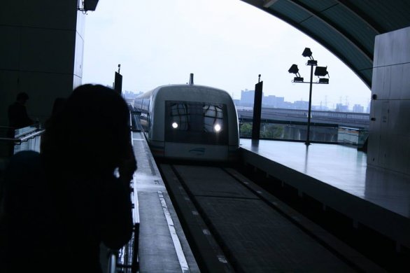 Maglev v Šanghaji, vlak pohybující se rychlosti až 430 km/h Autor: Václav Pavlík