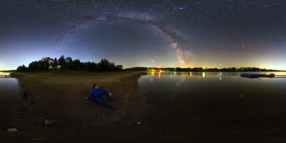 Výhled ke třem planetám za slunovratové noci 20. června 2018 na břehu Sečské přehrady. Autor: Petr Horálek.