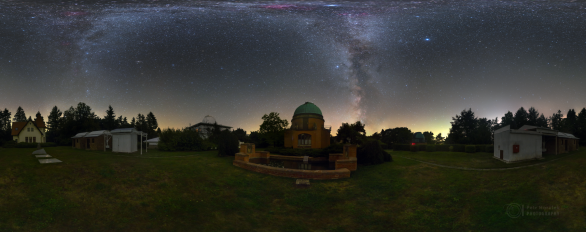 Noční panorama historické observatoře. Autor: Petr Horálek.