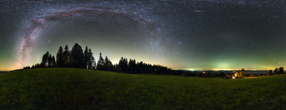 360stupňový pohled na Grúň s Mléčnou dráhou, protisvitem a airglow. Autor: Petr Horálek.