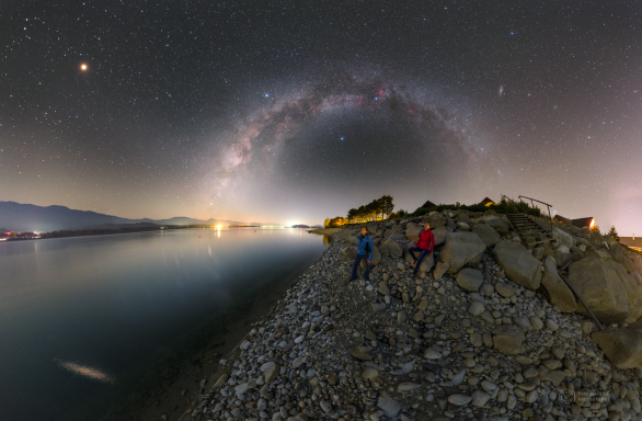 Jasná planeta Mars 13. října 2018 nad Liptovskou Marou na Slovensku. Autor: Petr Horálek.