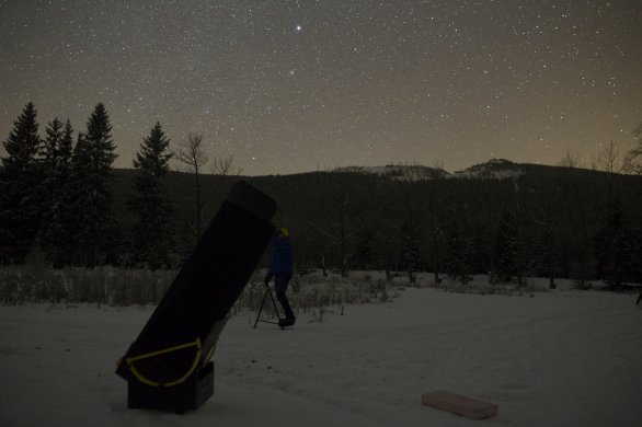 Ladin u svého dalekohledu - neupravené foto z 20. ledna na Rozdroze Autor: Martin Gembec