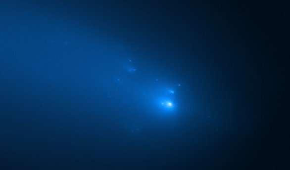 Rozpad komety C/2019 Y4 (ATLAS) očima vesmírného dalekohledu HST na snímku 23. dubna 2020 Autor: NASA, ESA, D. Jewitt (UCLA), Q. Ye (University of Maryland)