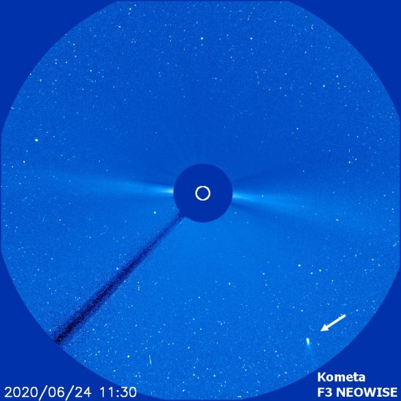 Kometa C/2020 F3 (NEOWISE) v koronografu SOHO Autor: NASA/ESA/SOHO/LASCO C3