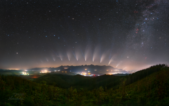 Proměny komety NEOWISE nad Vysokými Tatrami. Autor: Petr Horálek, Tomáš Slovinský.