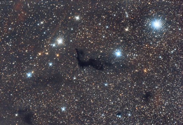 Temná mlhovina B174 v souhvězdí Kefea od Lukáše Havláka ze skupiny Digitální astrofotografie. Autor: Lukáš Havlák