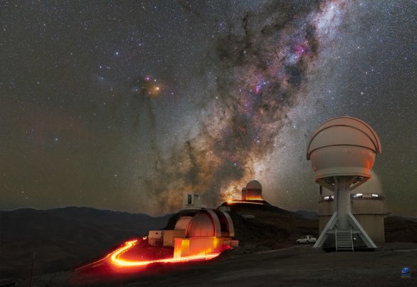 Mléčná dráha nad části observatoře ESO, La Silla, Chile Autor: Zdeněk Bardon