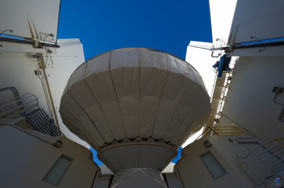 Otevřená "kopule" a Submillimter Telescope. Mt.Graham, Arizona, USA Autor: Zdeněk Bardon