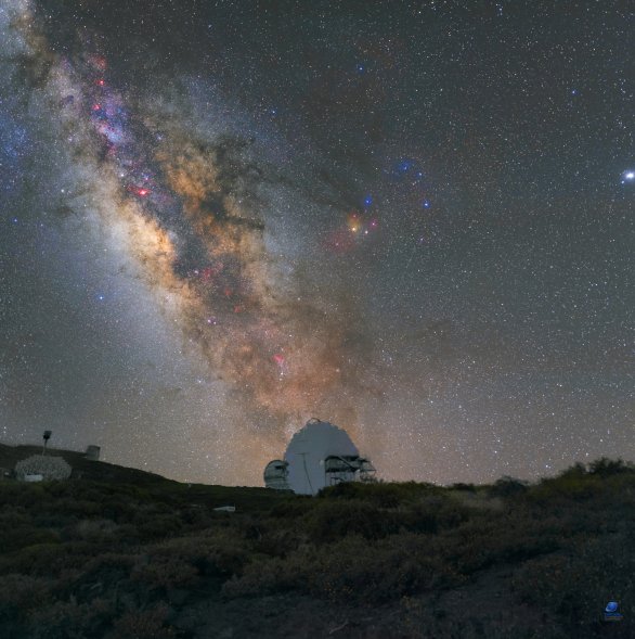 Mléčná dráha nad Observatorio del Roque de los Muchachos. La Palma Autor: Zdeněk Bardon