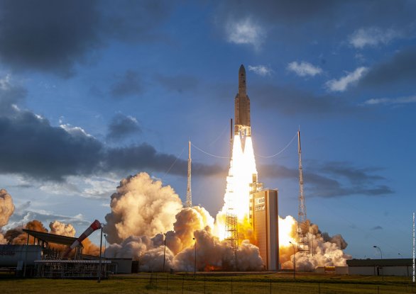 Raketa Ariane 5 startuje 30. července 2021 s družicemi Star One D2 a Eutelsat Quantum Autor: ESA/Arianespace