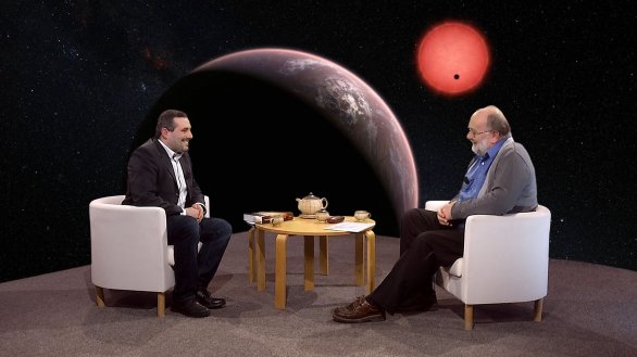 Martin Ferus si povídá s moderátorem pořadu Hlubinami vesmíru Autor: TV Noe