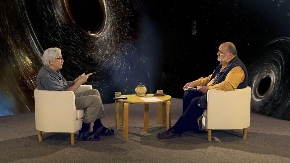 Dr. Jiří Grygar si povídá s Jindřichem Suchánkem v pořadu Hlubinami vesmíru Autor: TV Noe