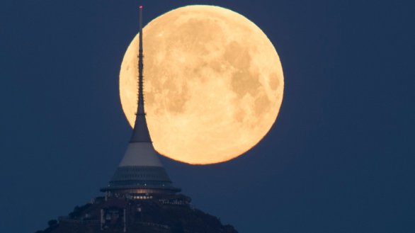 Superúplněk za Ještědem 27. 4. 2021 Autor: Martin Gembec