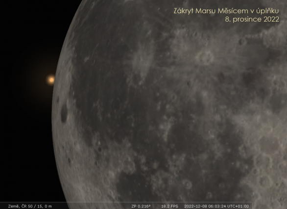 Mars 8. prosince těsně před tím, než bude zakryt Měsícem v úplňku. Vzhledem k úhlovému rozměru planety bude vstup trvat okolo půl minuty. Za okrajem měsíčního kotouče Mars zcela zmizí v 6:04 SEČ, zpoza Měsíce se Mars začne znovu vynořovat v 6:58 SEČ. Tyto údaje platí pro průsečík 15. poledníku a 50. rovnoběžky, v jiných místech se čas bude lišit řádově o minuty. Autor: Stellarium/Jan Veselý