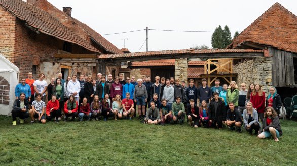 Společná fotografie všech účastníků Astronomické expedice 2021 s Jiřím Grygarem Autor: Michal Kroužel