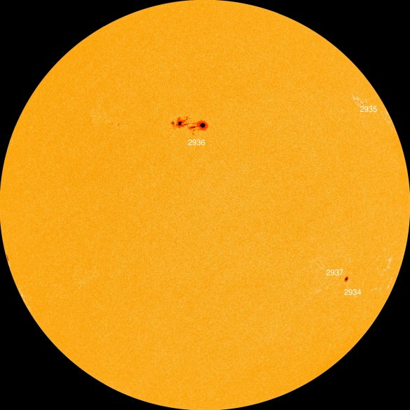 Skvrny v AR12936 30. 1. 2022 Autor: NASA/SDO/HMI