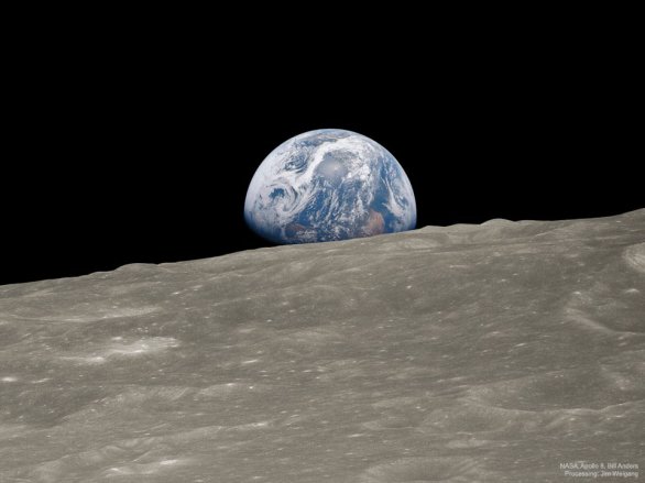 Legendární snímek zachycující východ Země nad měsíčním povrchem pořízený během mise Apollo 8 Autor: NASA/Bill Anders