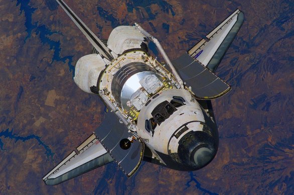 Raketoplán Discovery na oběžné dráze při přiblížení k ISS v rámci mise STS-121 Autor: NASA