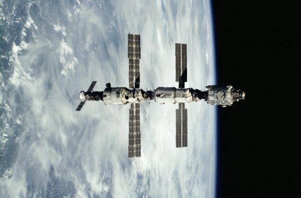 Mezinárodní kosmická stanice na počátku výstavby v roce 2000 Autor: ESA/DLR